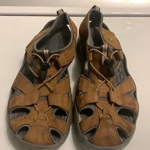 Pr!vo  9.5 brown leather water proof sandals